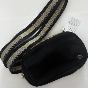 Lululemon Everywhere Belt Bag NWT